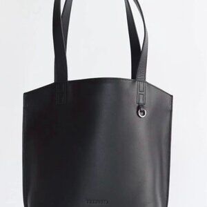 THE HORSE FLORENCE TOTE IN BLACK EUC